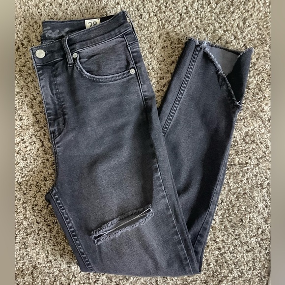 🎱 We The Free Skinny Jeans 🎱 - Picture 3 of 9